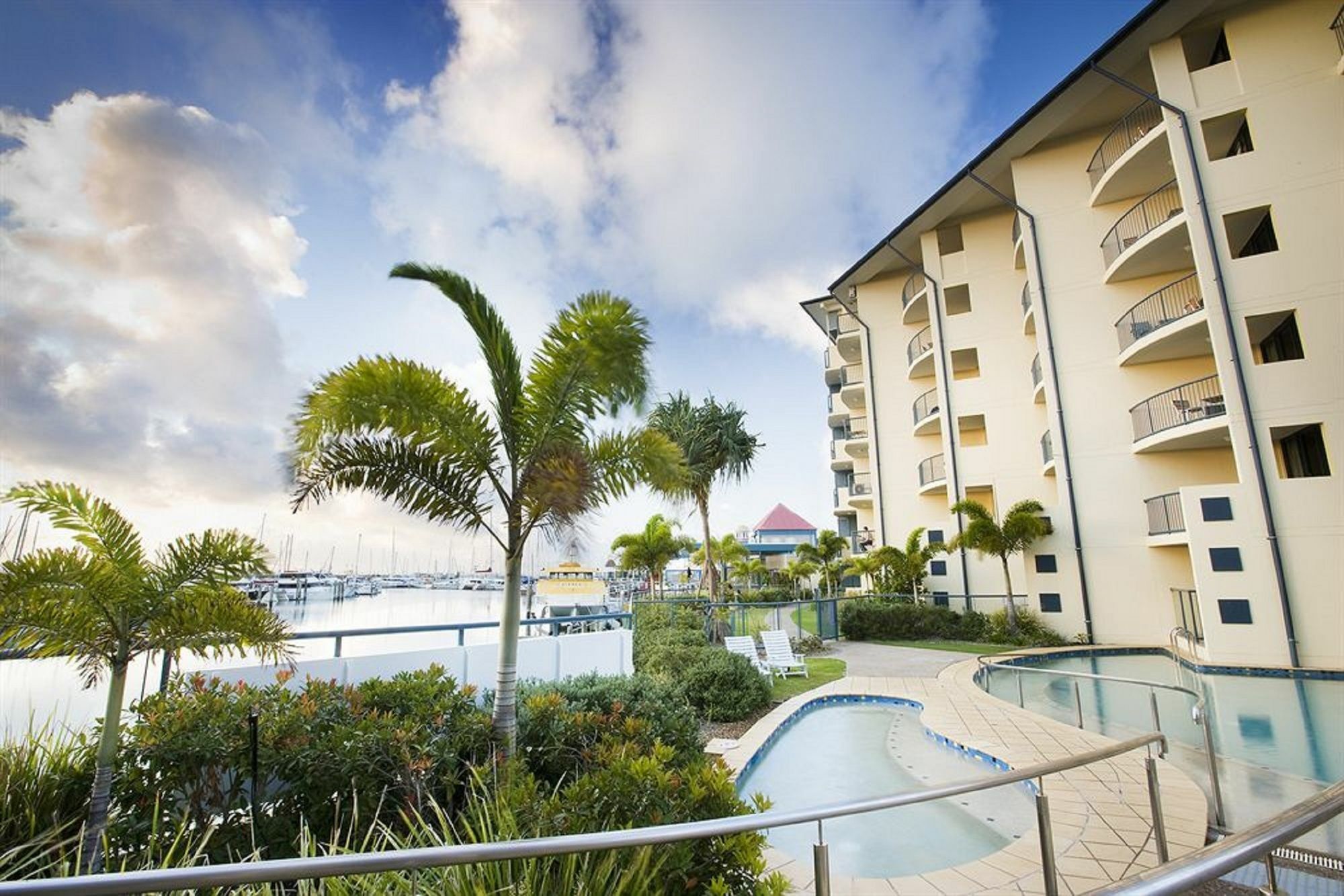 الشقق الفندقية خليج هيرفيفي  فندق مانترا هيرفي باي المظهر الخارجي الصورة